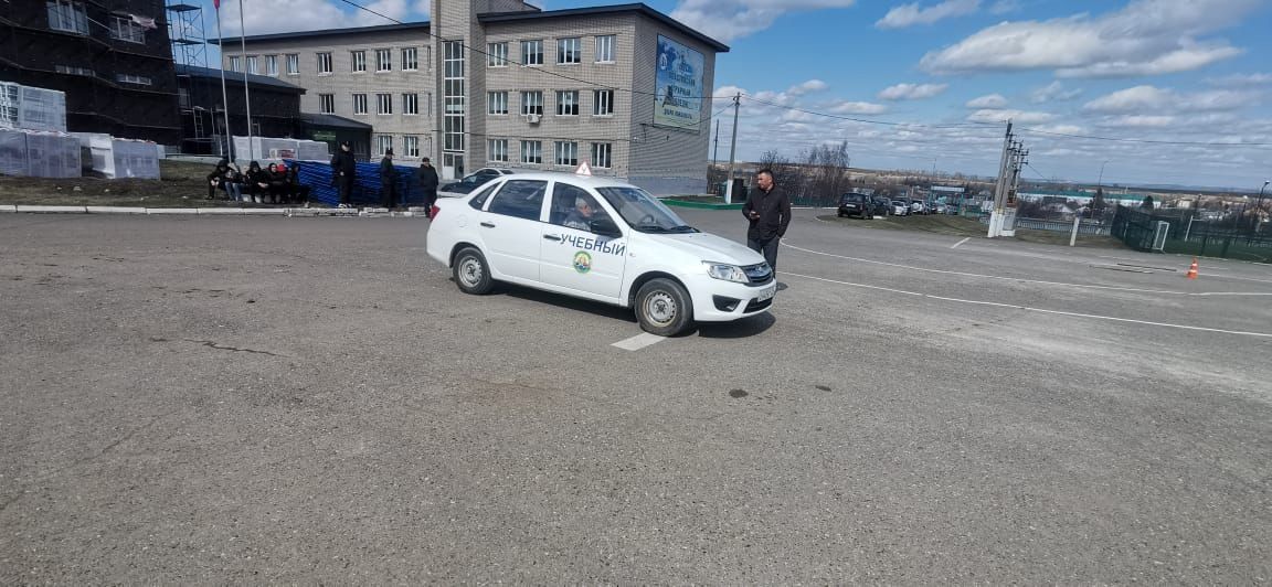 Апаслылар машина йөртү осталыгында сыналды