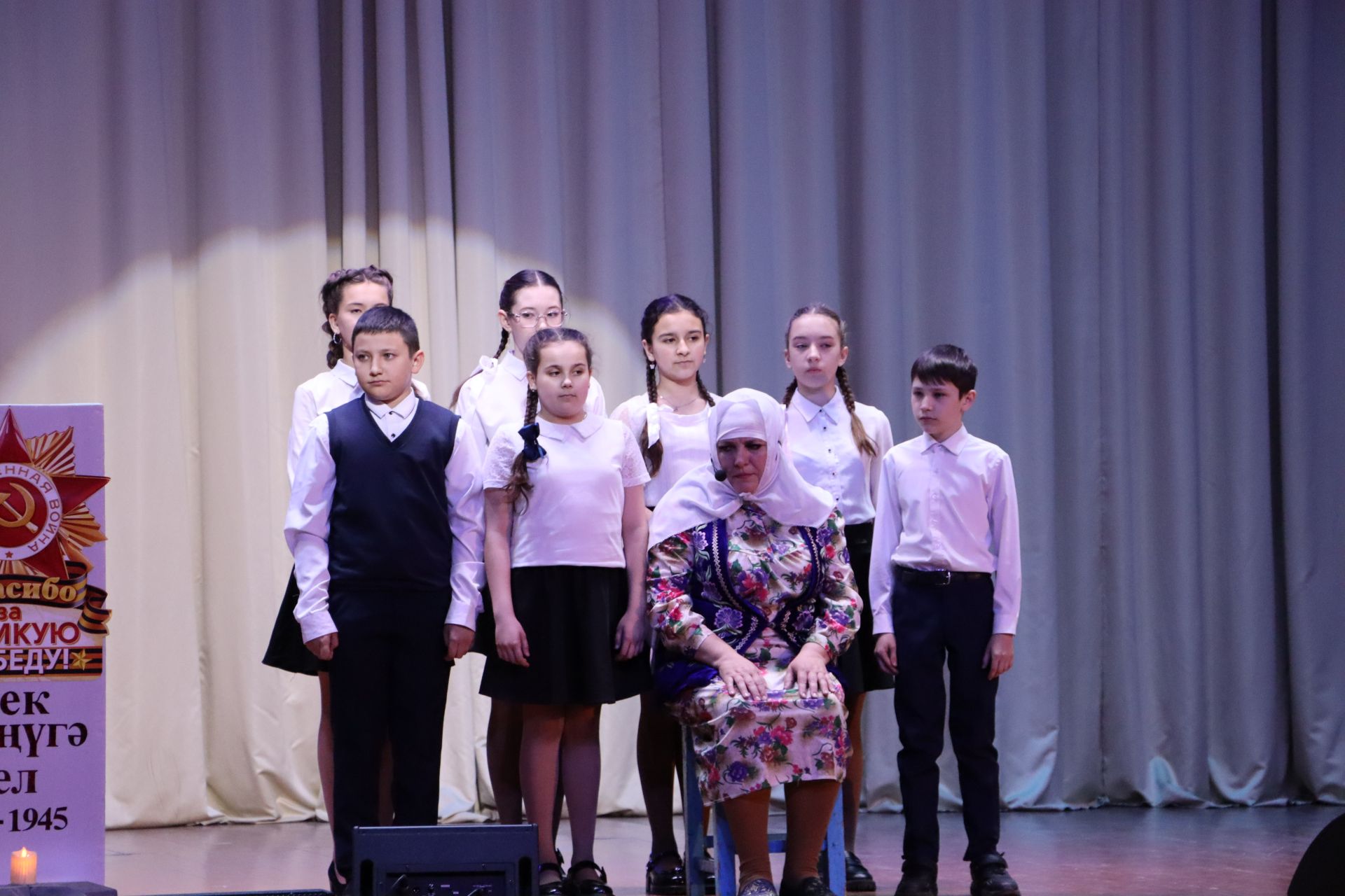 Әлмәндәр җирлеге – Апас сәхнәсендә