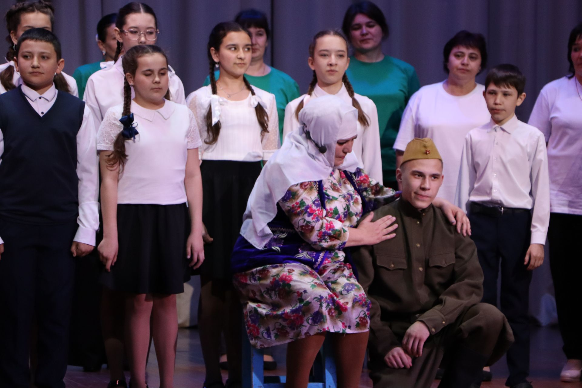 Әлмәндәр җирлеге – Апас сәхнәсендә