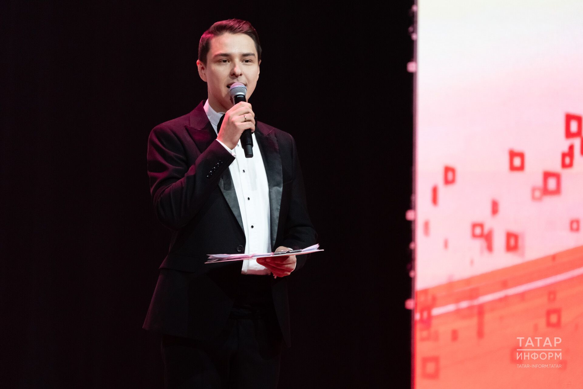 «Казанда татар теле һәм әдәбияты олимпиадасы: XII Халыкара ярыш җиңүчеләре бүләкләнде»