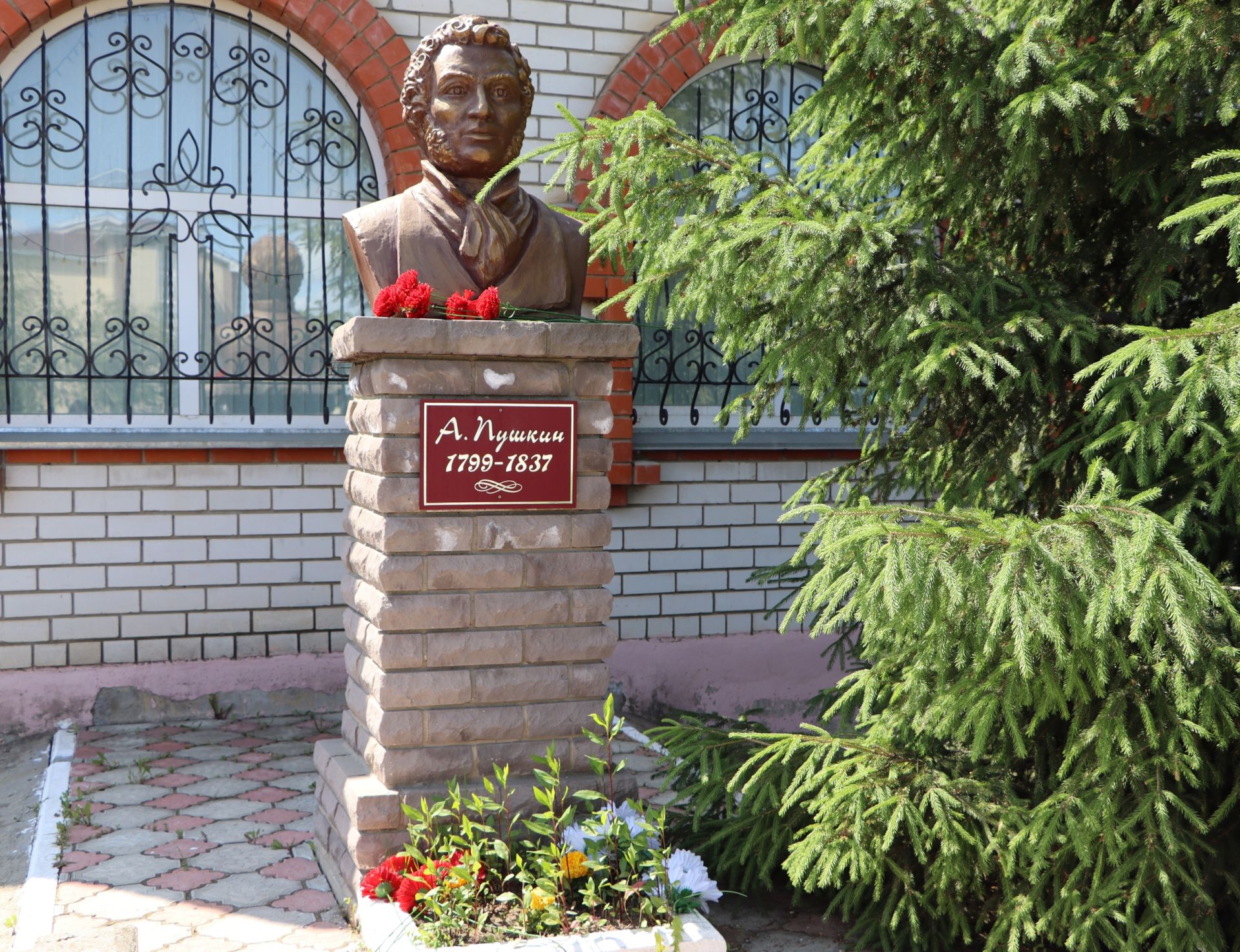 Литературное мероприятие в память великого русского поэта Александра Сергеевича Пушкина и его творчества