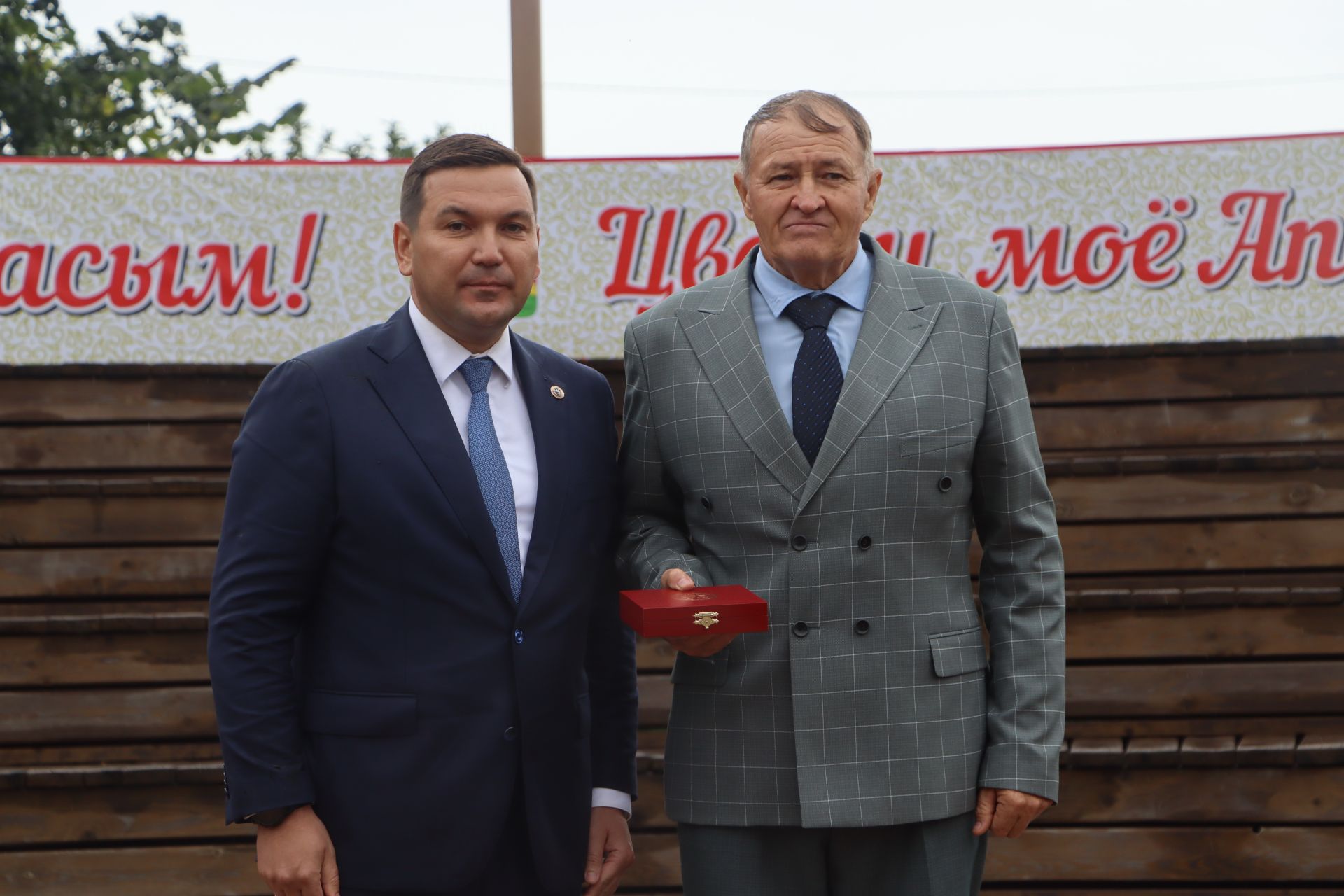 Апас районы үсешенә зур өлеш керткән күренекле кешеләр хөрмәтләнде, бүләкләнде