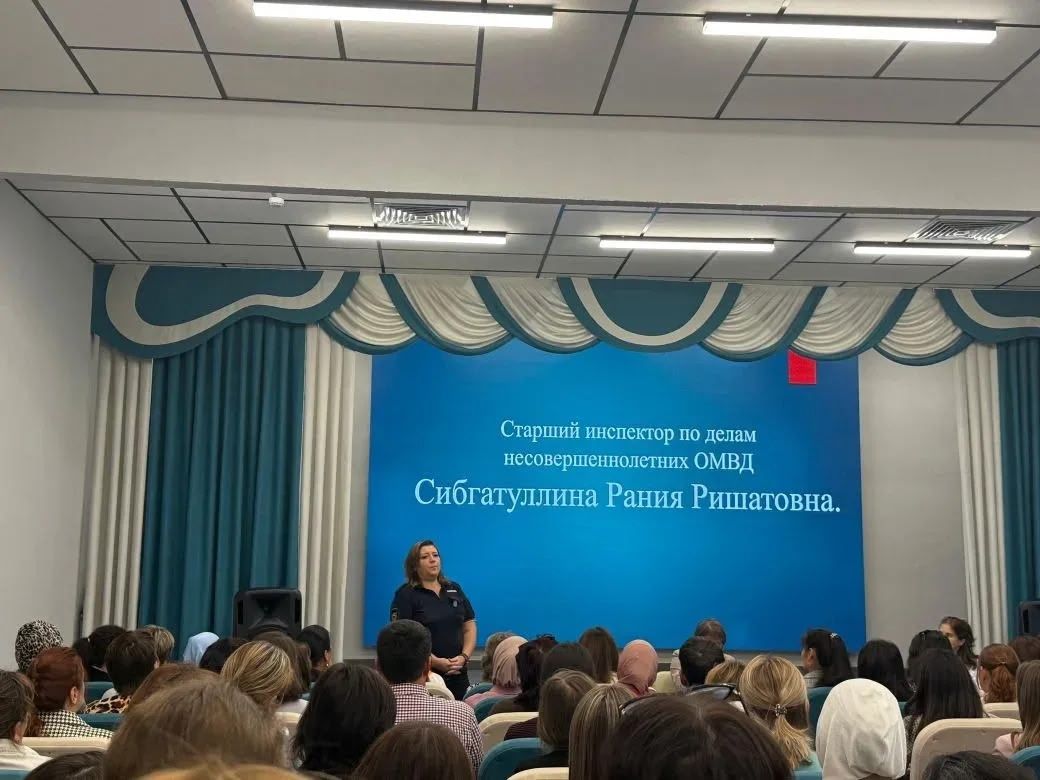 В Апастовской школе состоялось общешкольное родительское собрание на тему «Взаимодействие семьи и учреждения образования по повышению уровня качества знаний и безопасного поведения учащихся».