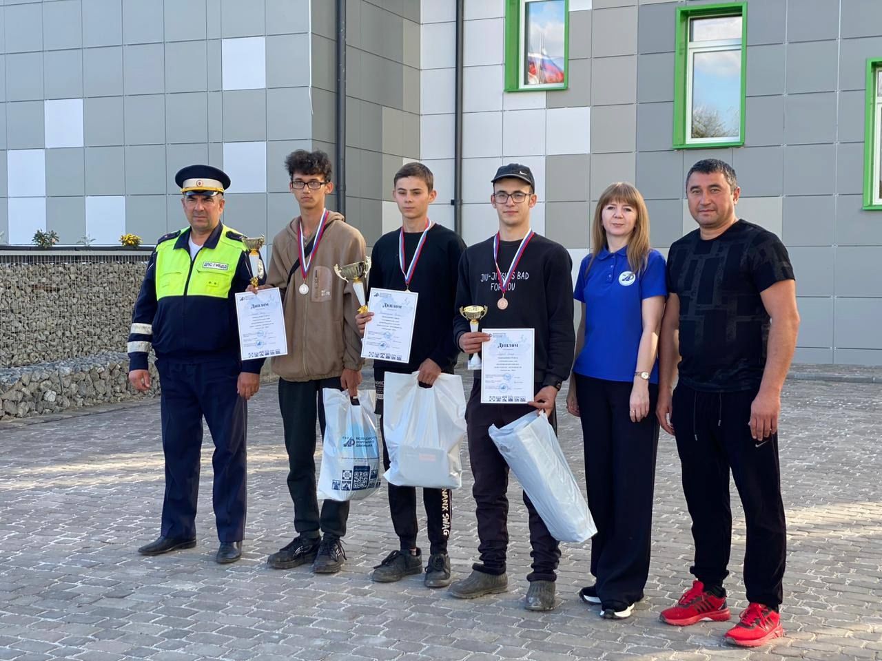 Студентлар машина йөртү осталыгында сыналды