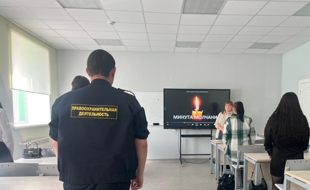 Сотрудники Апастовской библиотеки провели в аграрном колледже беседу  для студентов «Молодежь – за культуру мира, против терроризма»