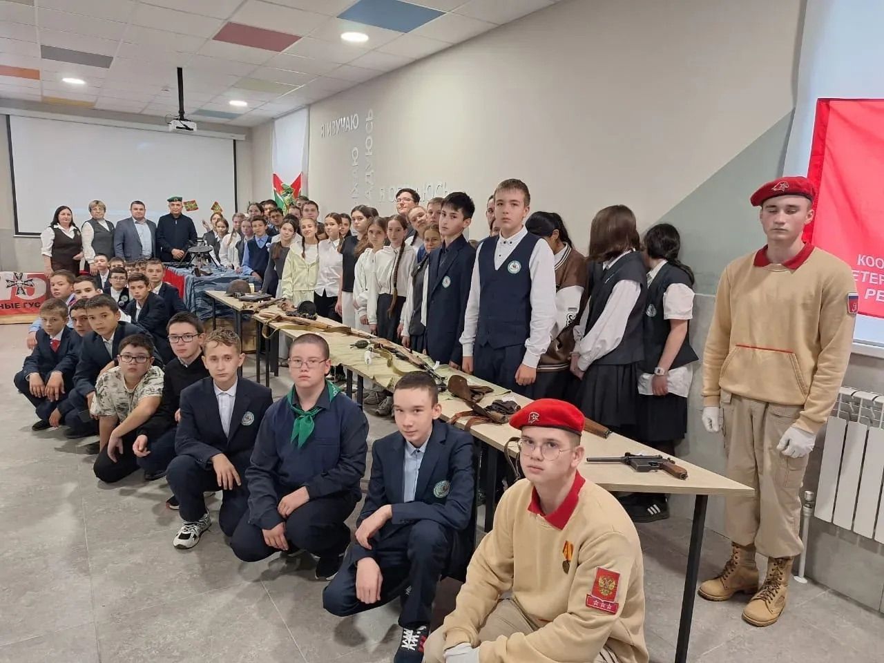 23-25сентября в молодёжьном центре «Яшьлек» работала «Мобильный музей-выставка «НА ЗАЩИТЕ ГРАНИЦ»