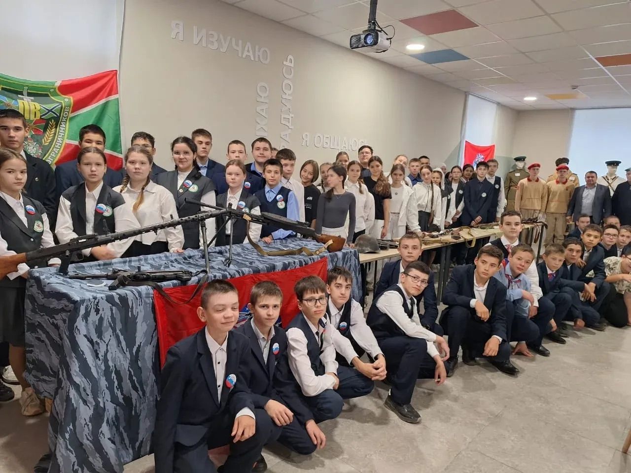 23-25сентября в молодёжьном центре «Яшьлек» работала «Мобильный музей-выставка «НА ЗАЩИТЕ ГРАНИЦ»