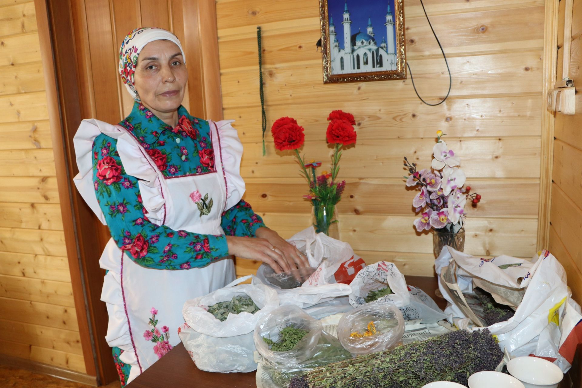 Әлмәндәр авылында яшәүче Фидания Гайнетдинова барысын да булдыра