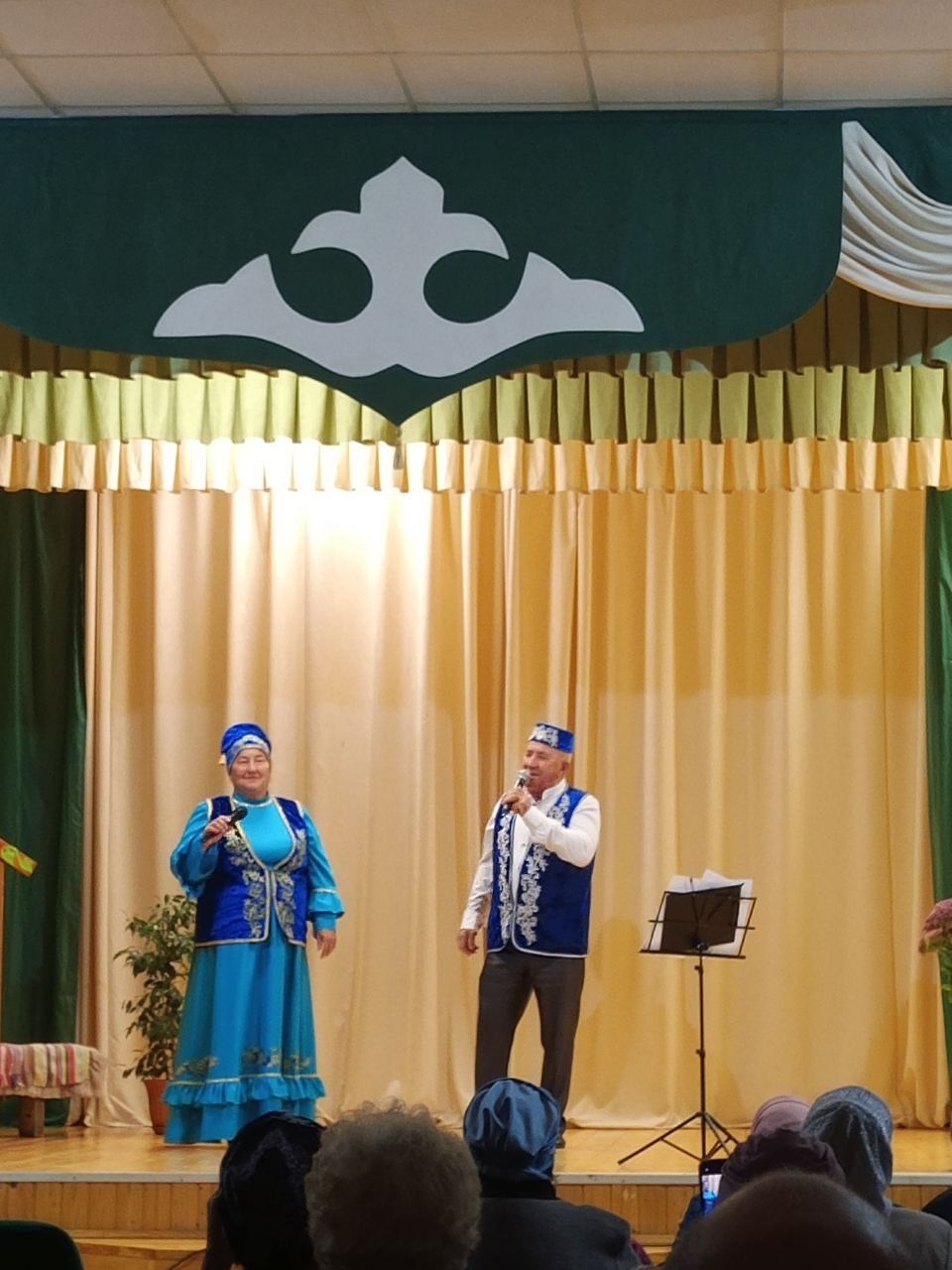 Иске Йомралы авылында “Көзге моңнар” дип исемләнгән бәйрәм концерты узды