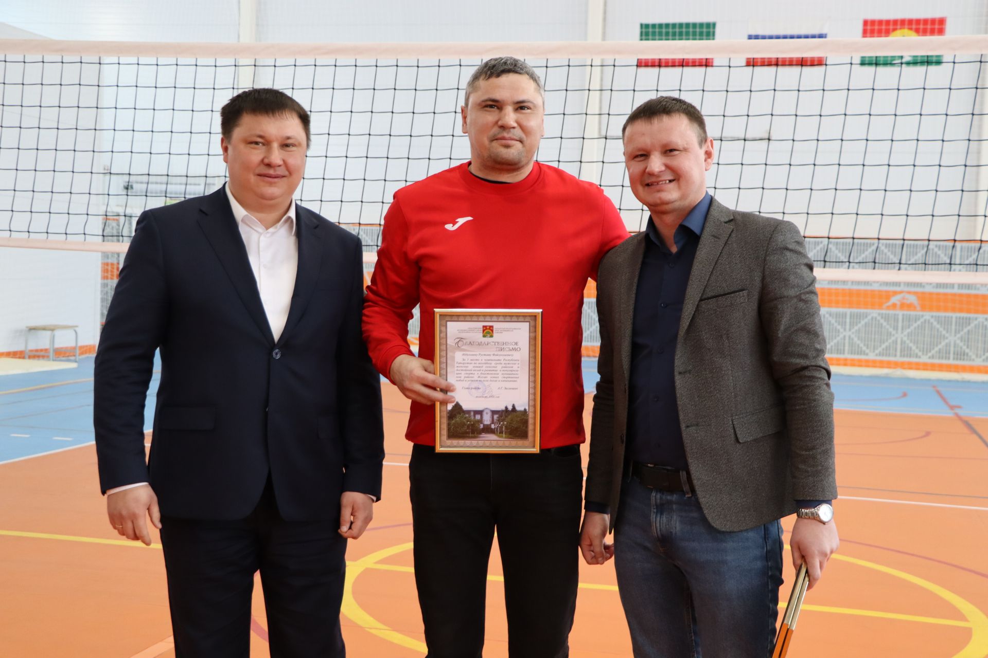 Апас волейболчылар район башлыгының Сертификатын алды