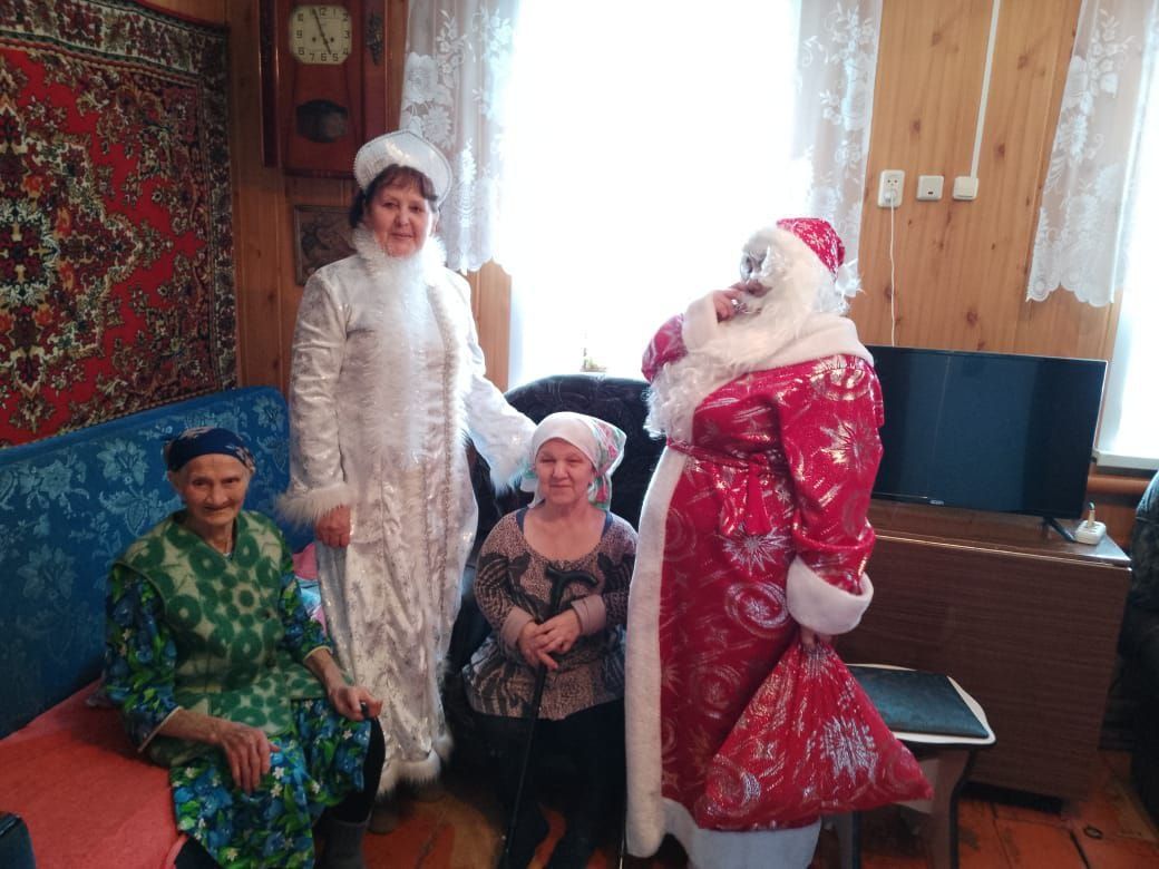 Дәүләкигә Кыш бабай һәм Кар кызы килгән