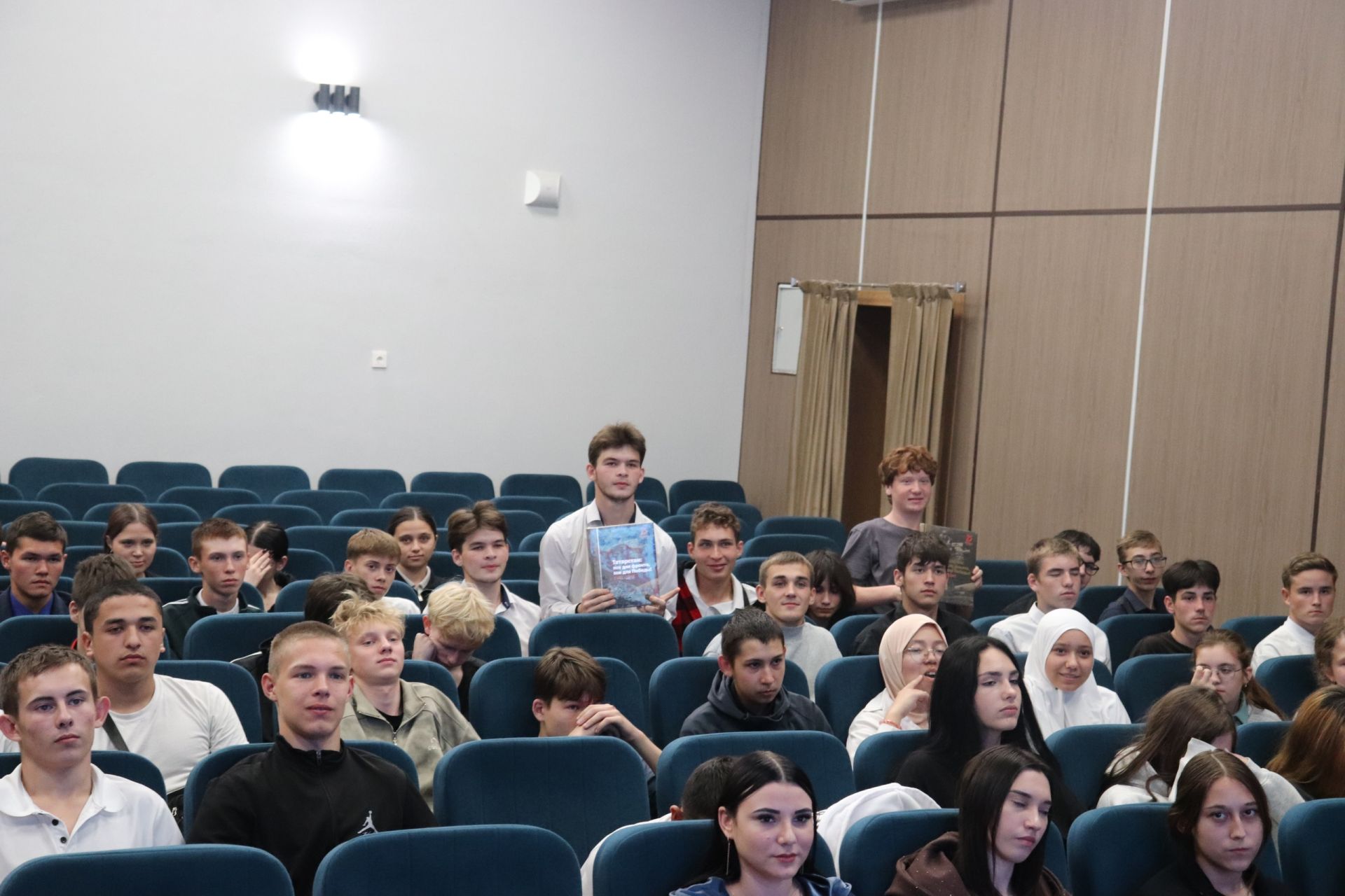 В Апастовском аграрном колледже прошёл историко-патриотический час «Душой и сердцем едины»