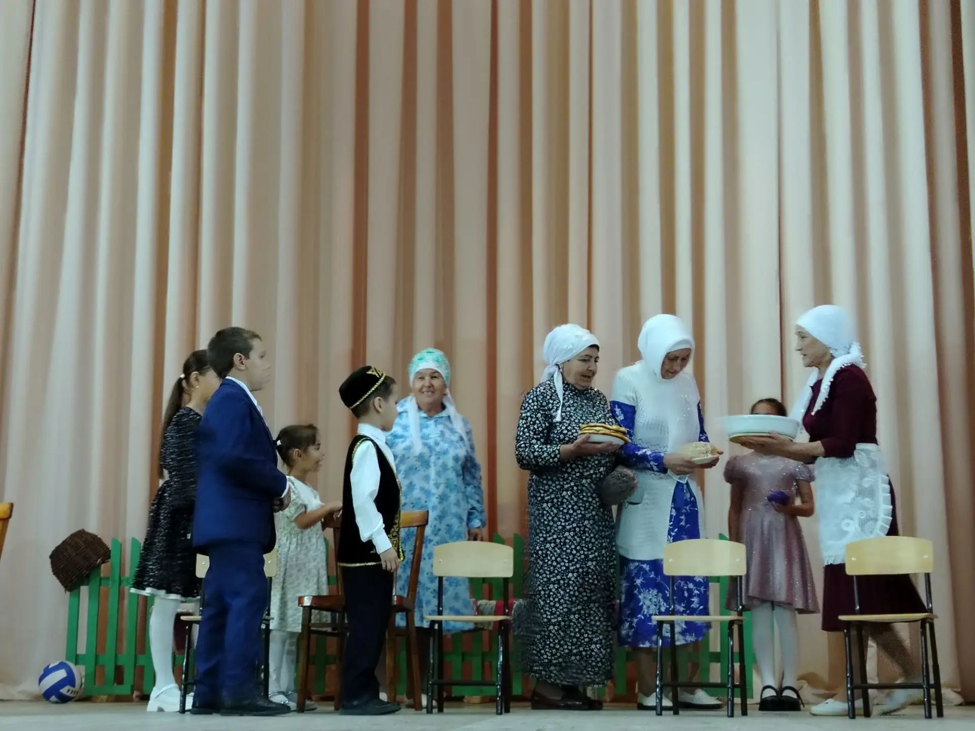 Каратун мәдәният йортында дәү әниләргә багышланган бәйрәм чарасы узды