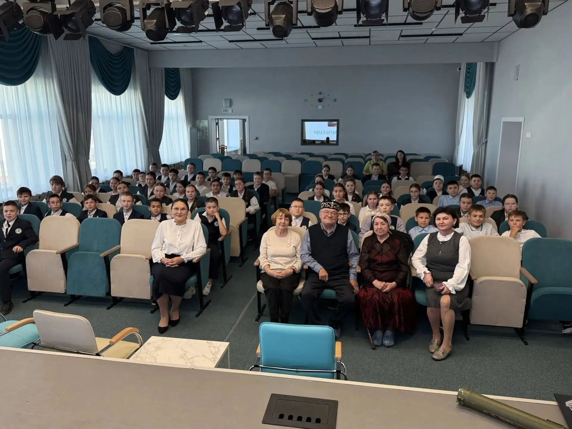 Апас мәктәбендә Апас тарихын өйрәнүче шәхесләр белән очрашу узды