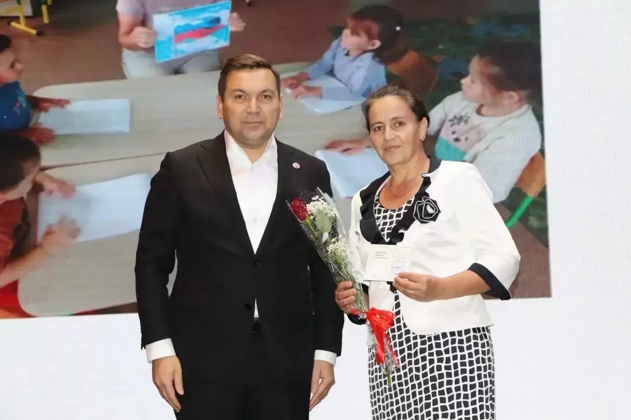 Апаста мөгаллимнәр һәм тәрбиячеләр һөнәри бәйрәмнәрен билгеләп үттеләр