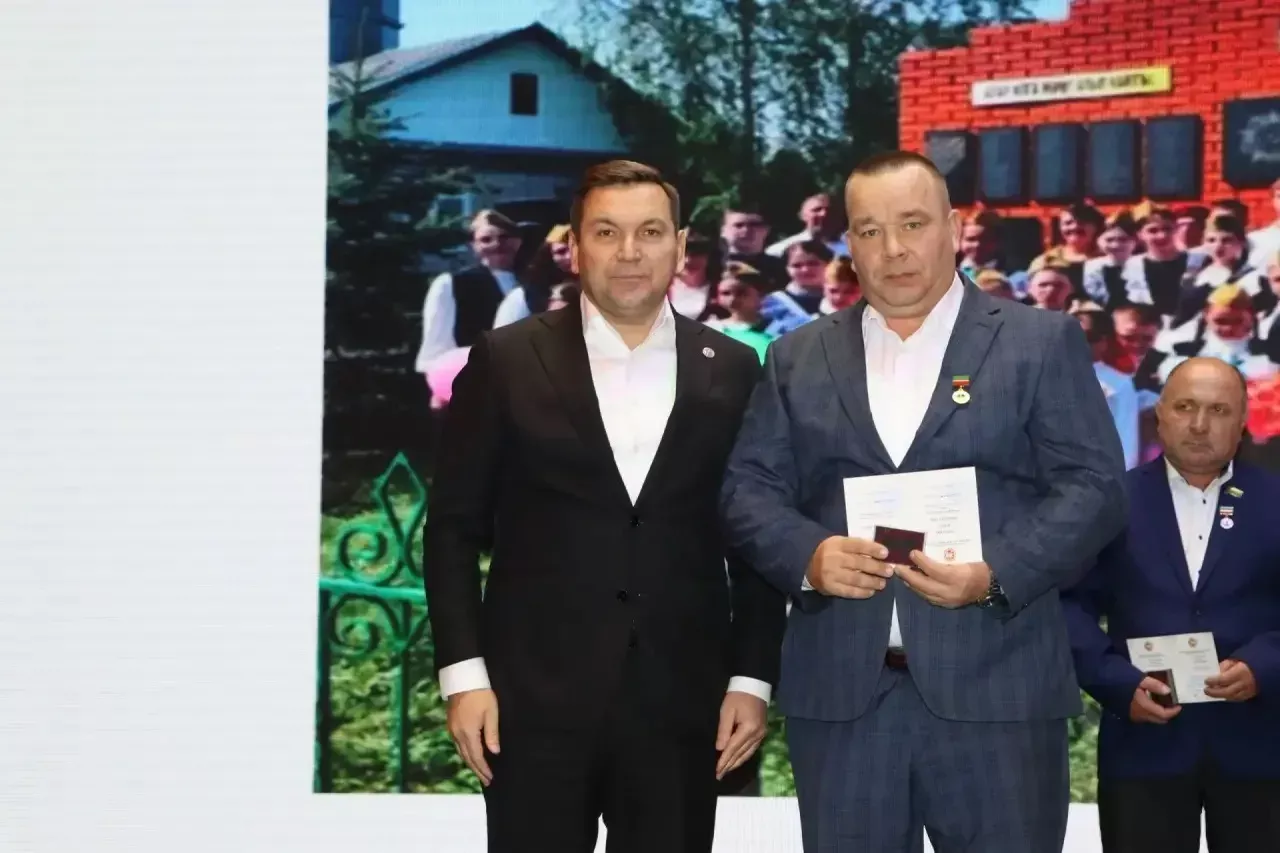 Апаста мөгаллимнәр һәм тәрбиячеләр һөнәри бәйрәмнәрен билгеләп үттеләр