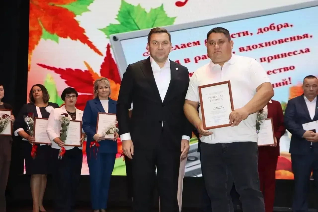 Апаста мөгаллимнәр һәм тәрбиячеләр һөнәри бәйрәмнәрен билгеләп үттеләр