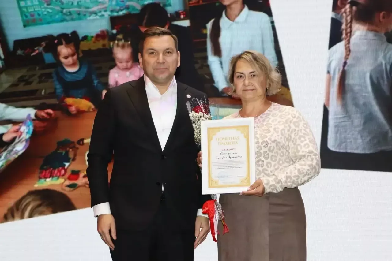 Апаста мөгаллимнәр һәм тәрбиячеләр һөнәри бәйрәмнәрен билгеләп үттеләр
