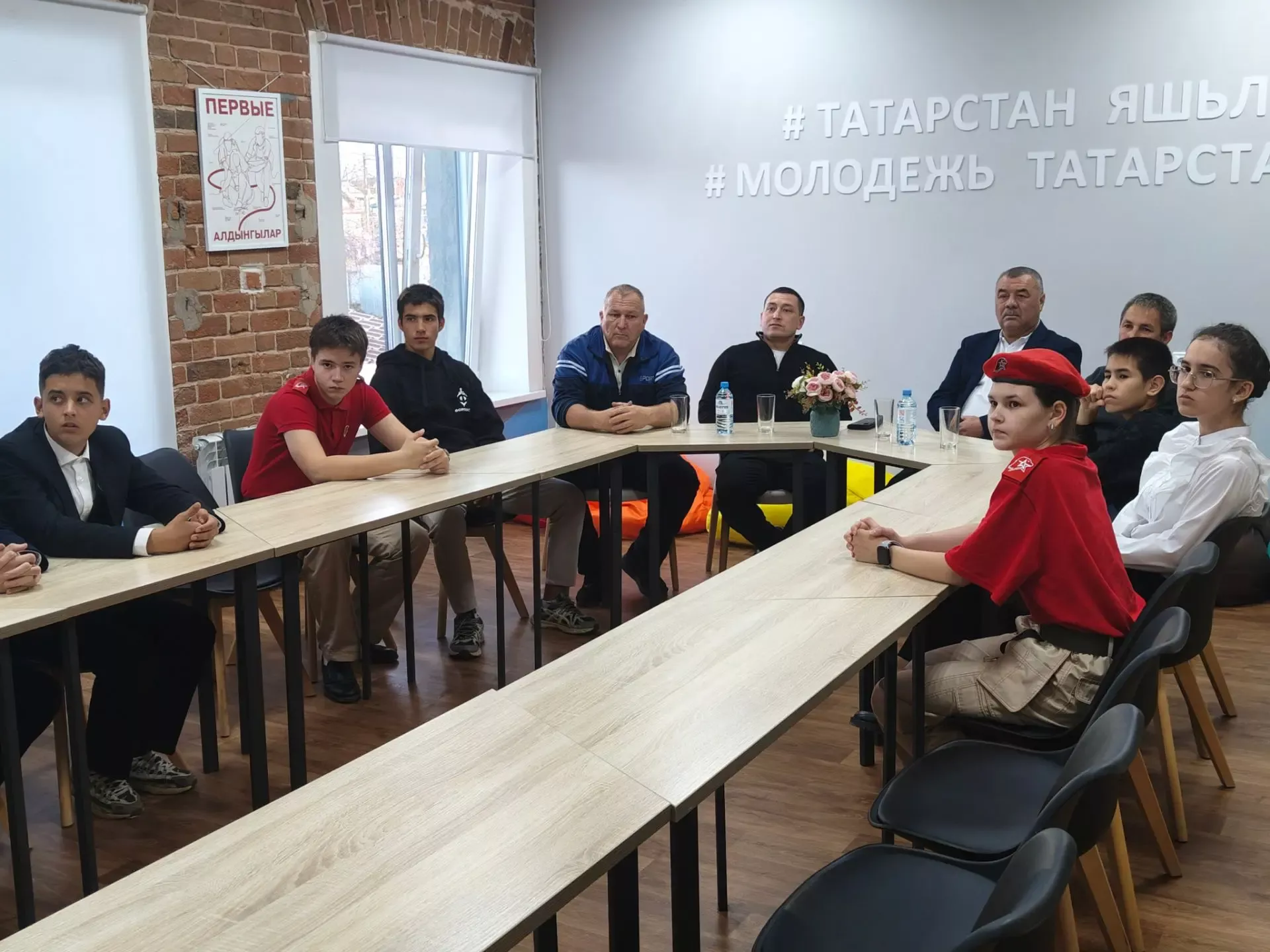 Мужество начинается с отца: урок для юнармейцев в Апастово