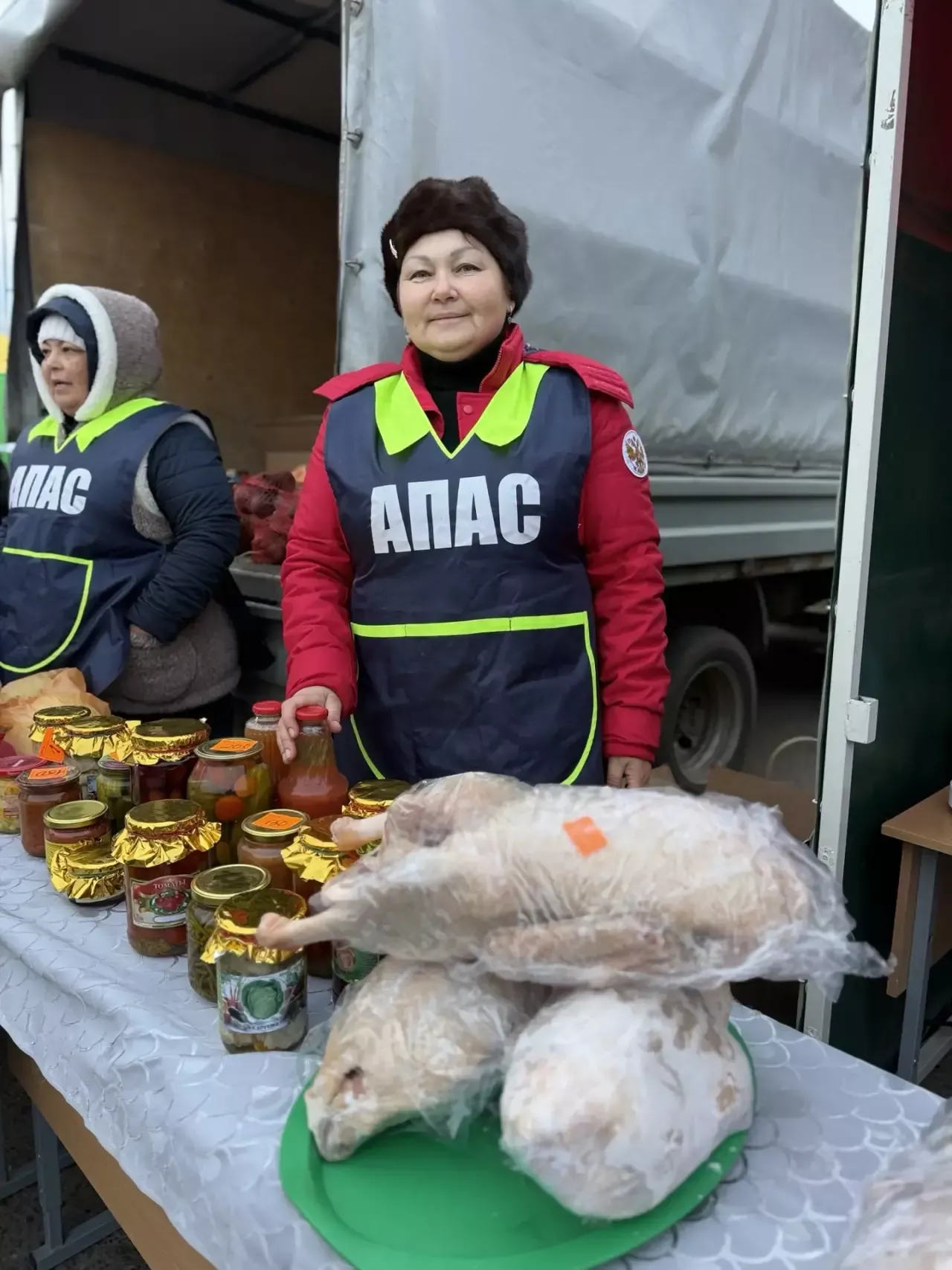 Апаслылар кабат көзге ярминкәдә
