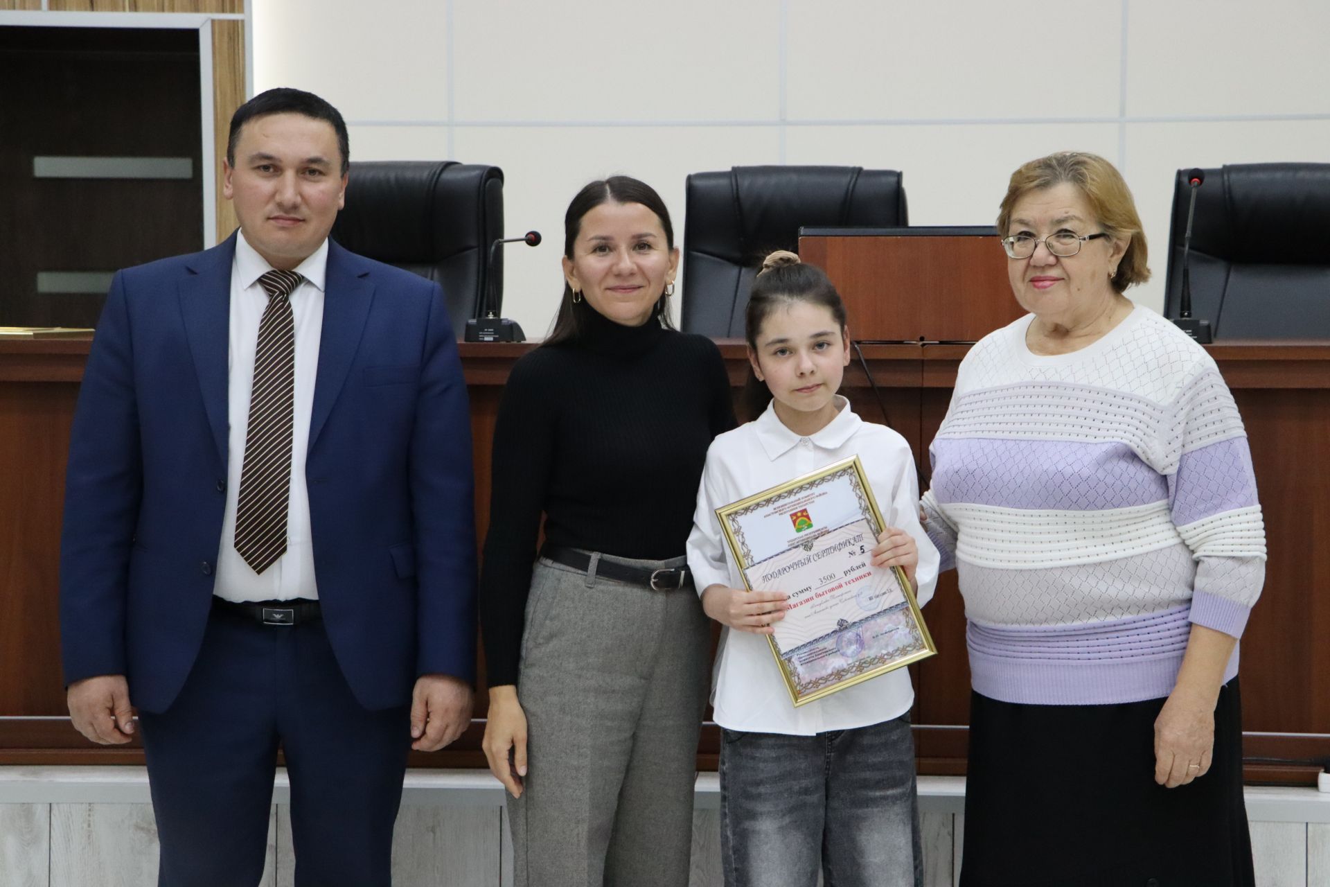 Районда “Террорчылыкка – юк” бәйгесе җиңүчеләрен бүләкләделәр