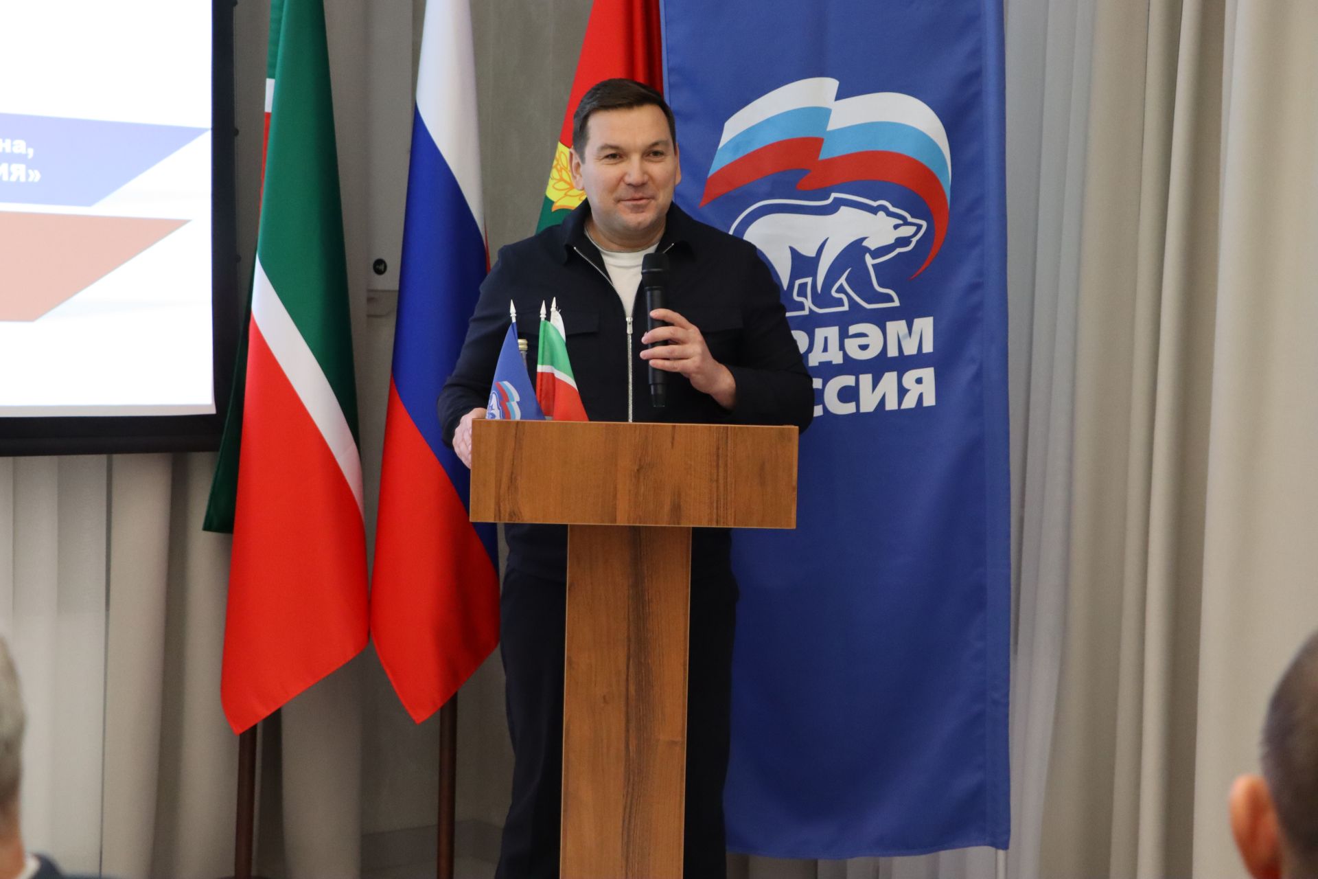 Апаста “Бердәм Россия» партиясенең беренчел бүлекчәләре секретарьлары семинары узды