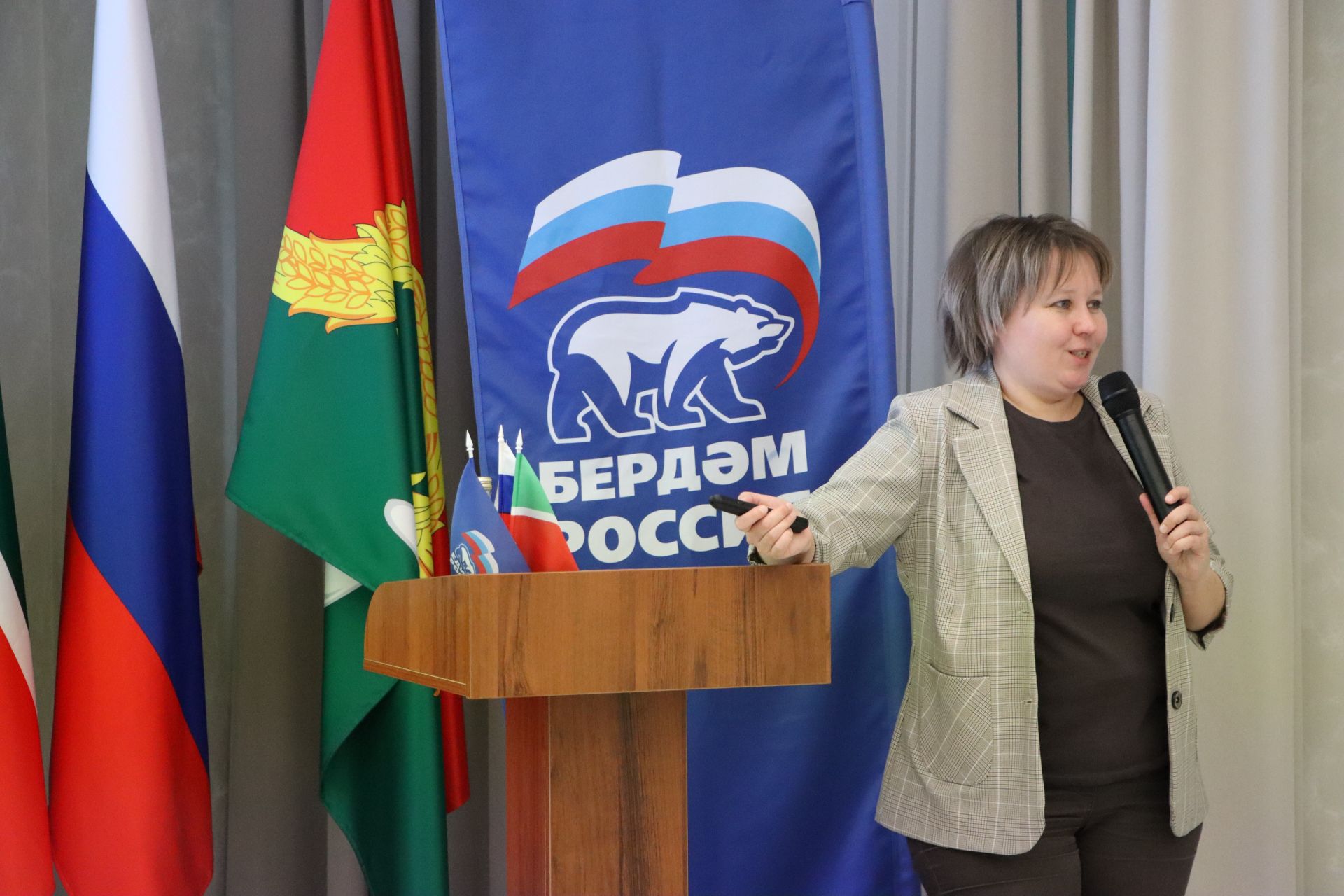 Апаста “Бердәм Россия» партиясенең беренчел бүлекчәләре секретарьлары семинары узды