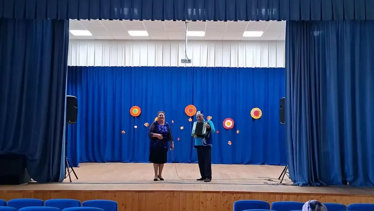 Өлкәннәргә рәхмәт һәм ихтирам: Олы Бакырчы мәдәният йортында бәйрәм чарасы