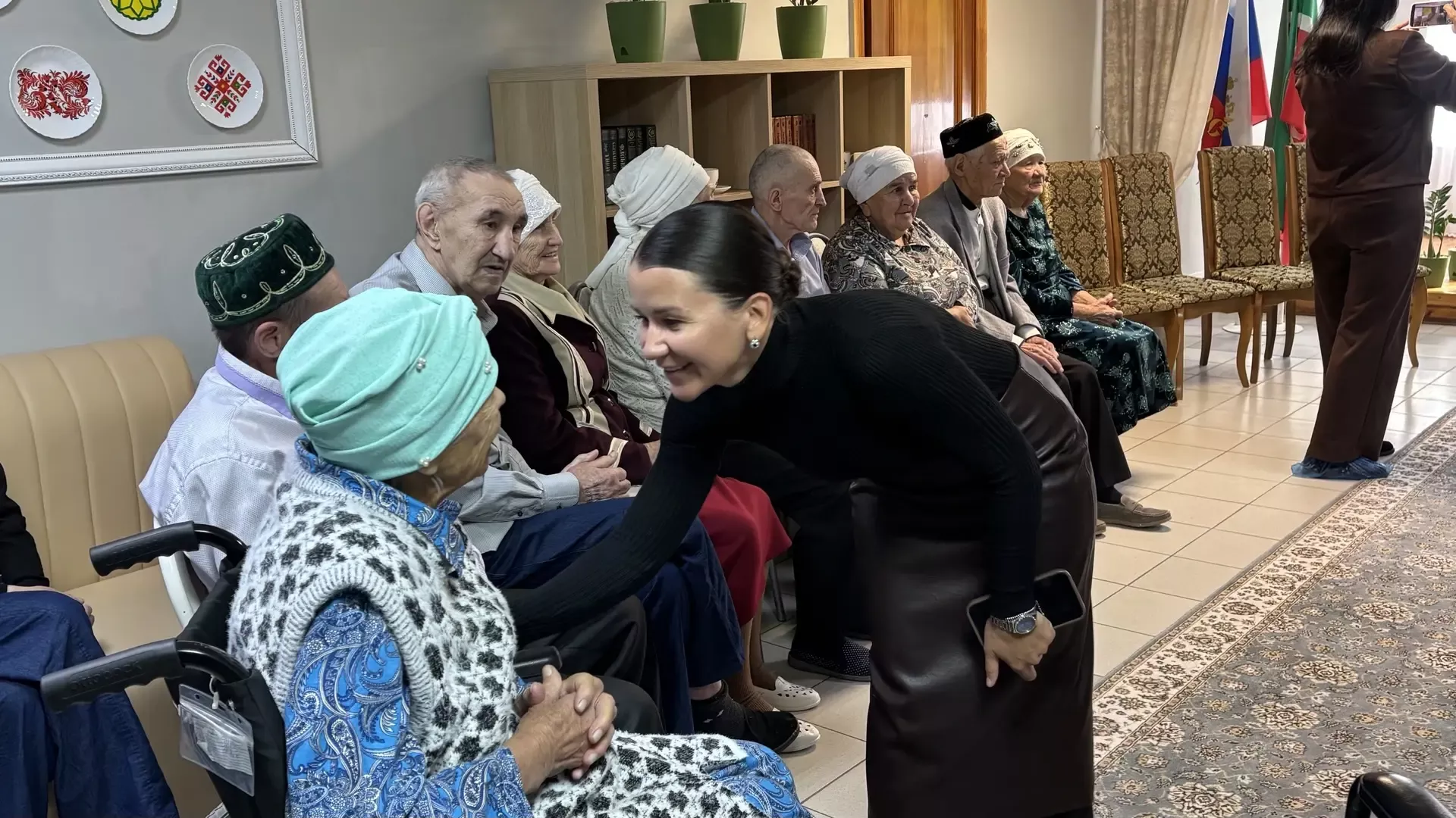 Районда картлар йортларында тәрбияләнүче өлкәннәргә хөрмәт күрсәтелде
