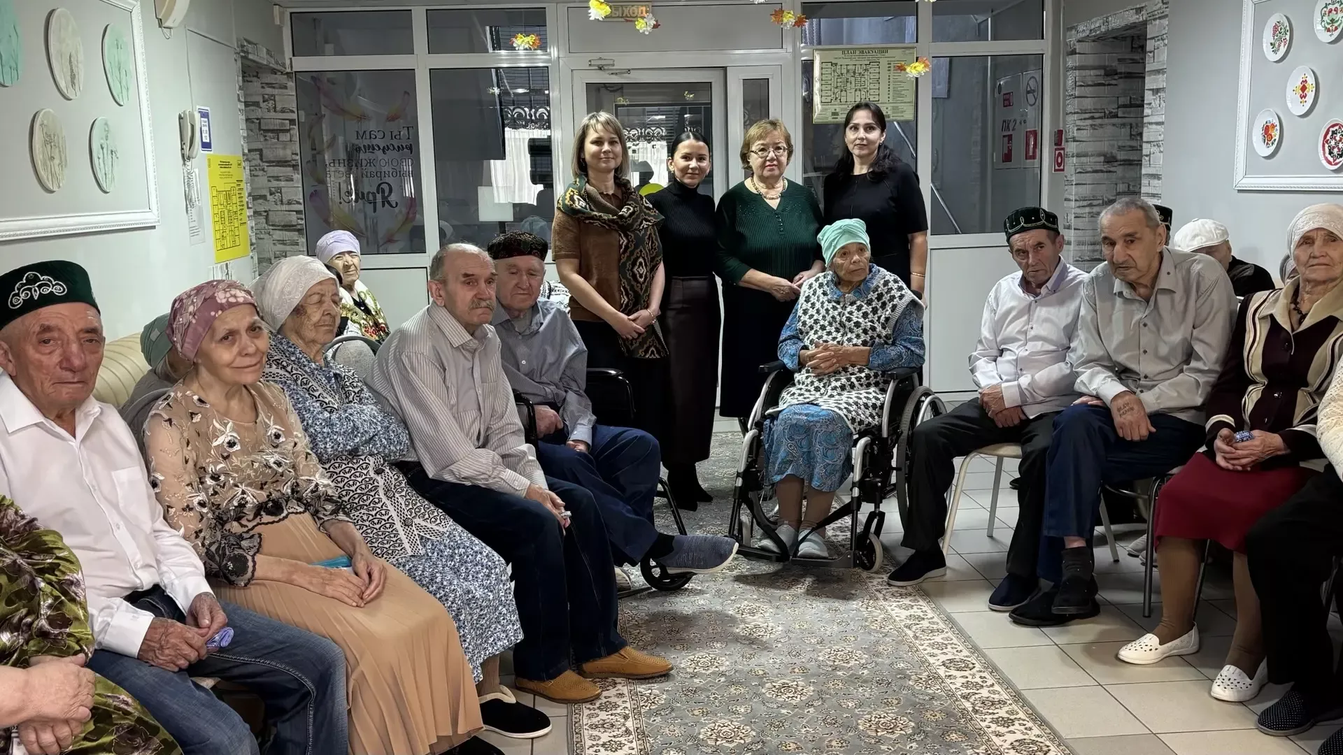 Районда картлар йортларында тәрбияләнүче өлкәннәргә хөрмәт күрсәтелде
