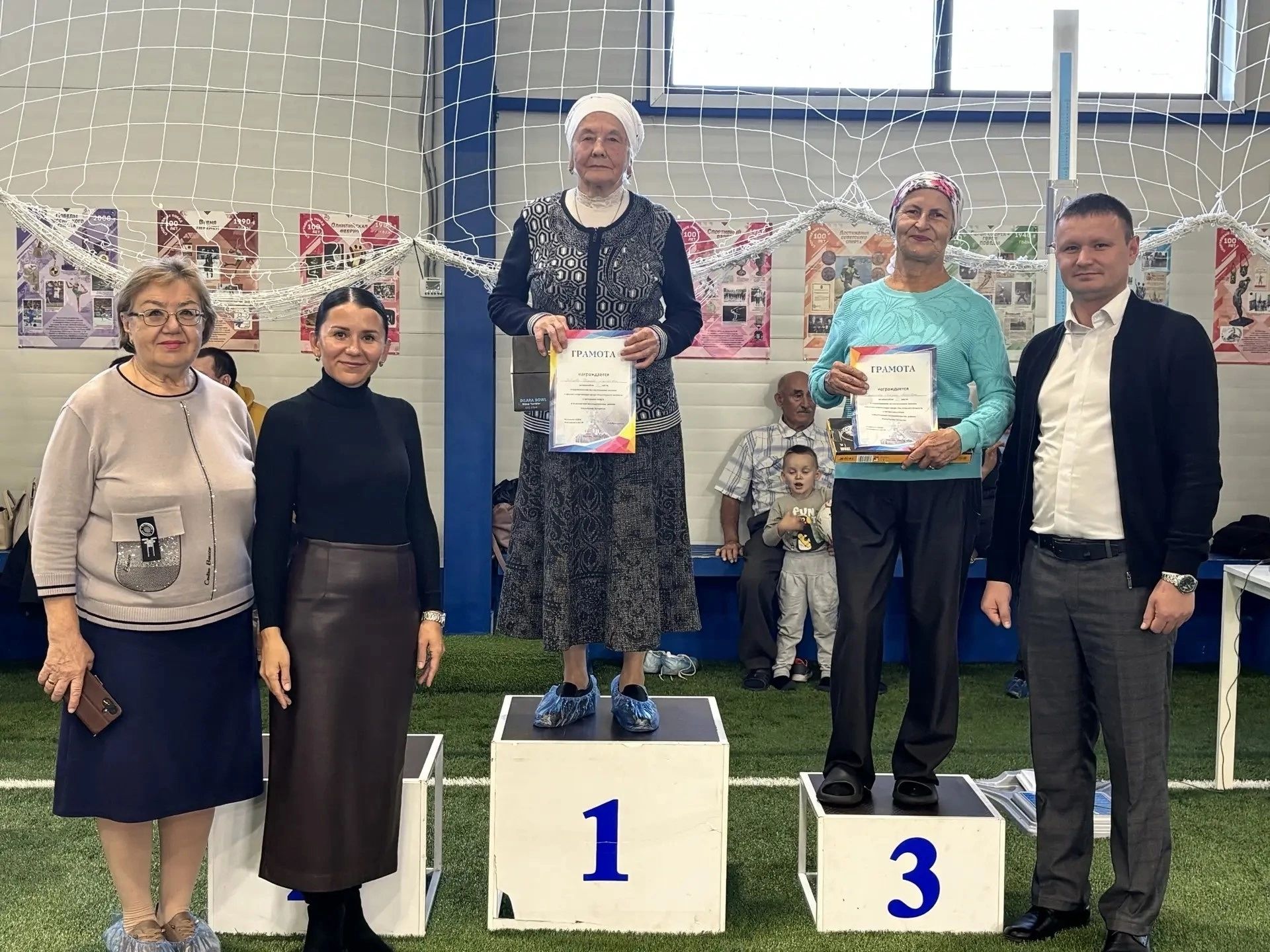 Районда өлкәннәр арасында узган спартакиада җиңүчеләрен бүләкләделәр