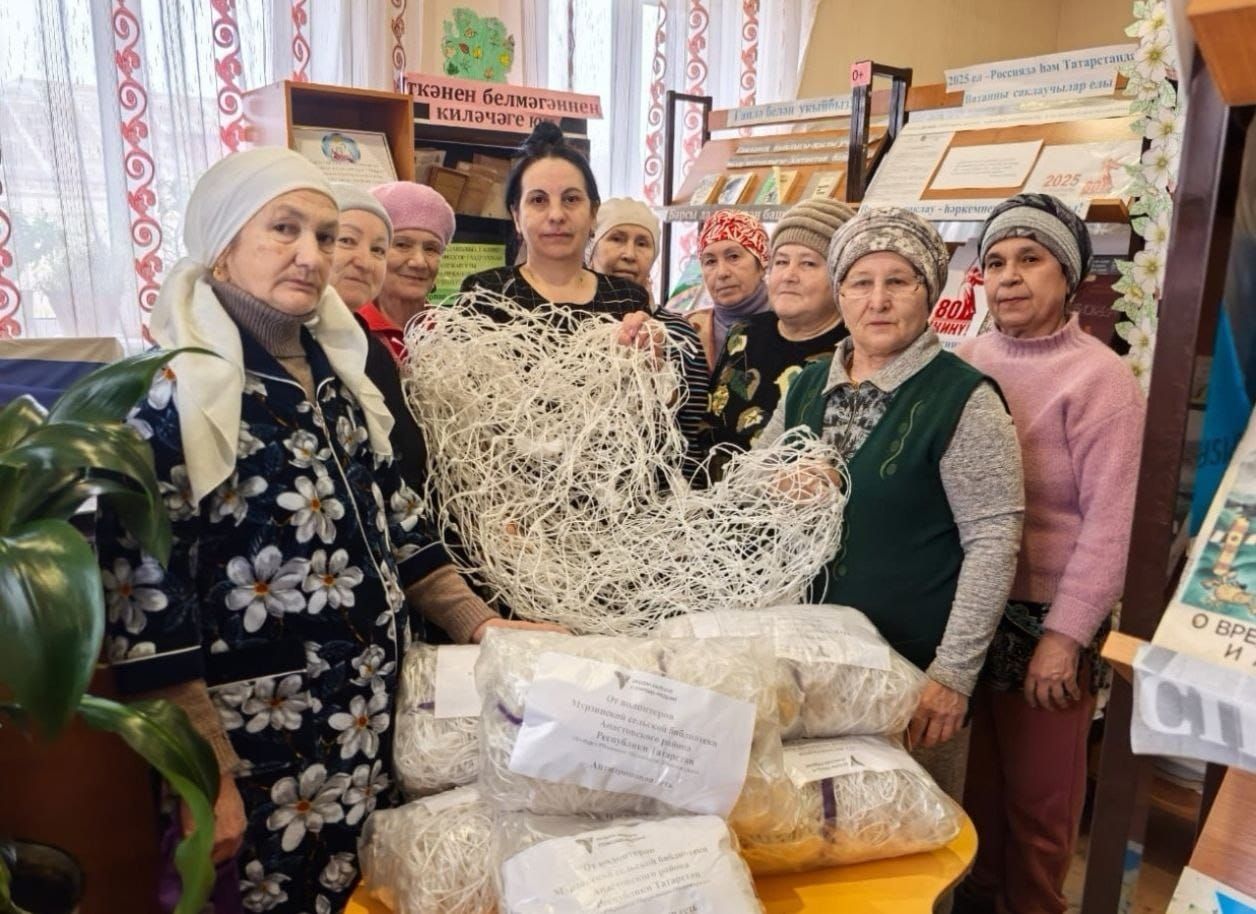 Морзалар авылы китапханәсендә коры җиләк-җимешләр төргәкләгәннәр