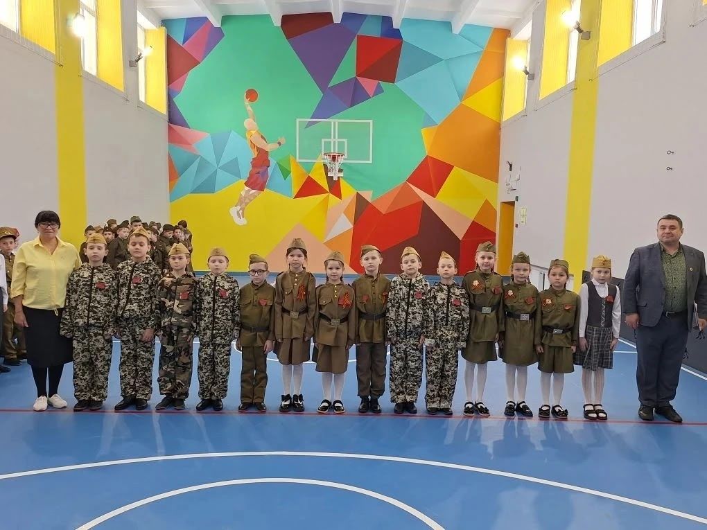 В Апастовской школе прошел Ежегодный школьный смотр строя и песни