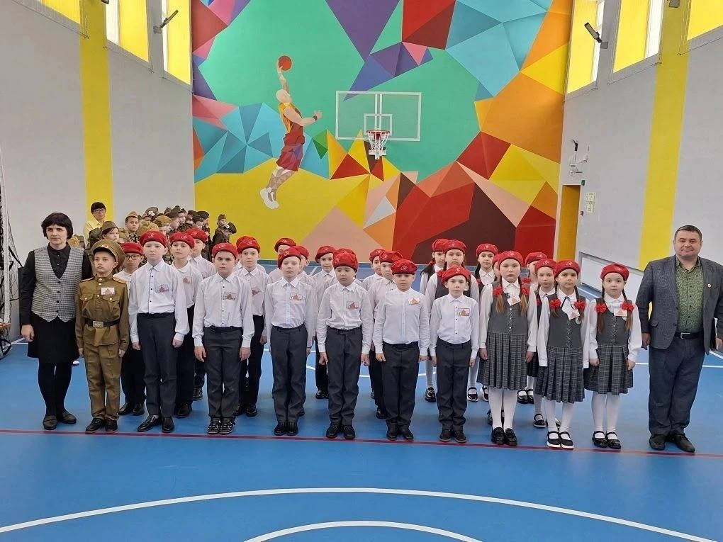 В Апастовской школе прошел Ежегодный школьный смотр строя и песни