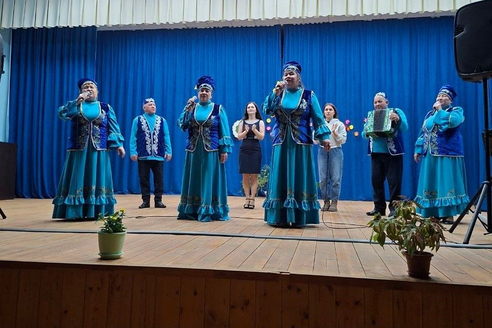 Олы Бакырчыда  «Җырларыбыз Сезгә – Әниләр” дип исемләнгән бәйрәм концерты узды
