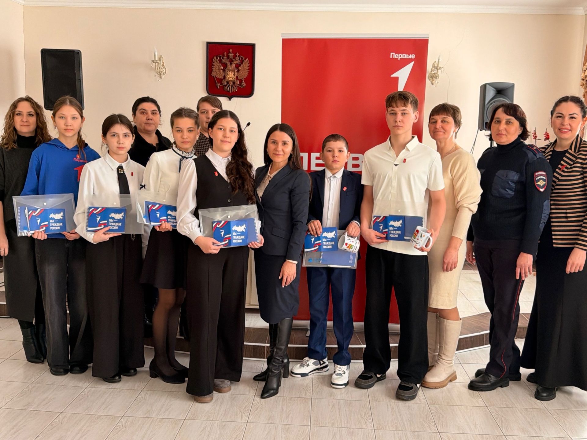 Яшь апаслылар паспортлар алды