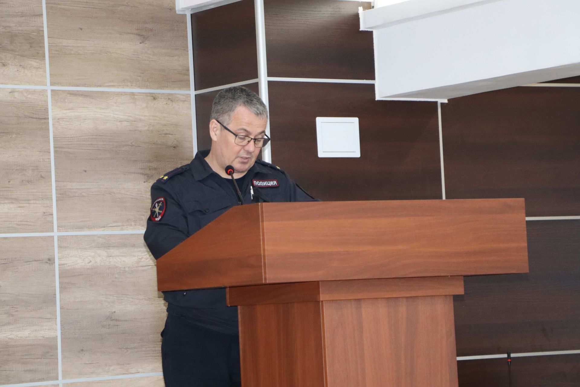 Апаста балигъ булмаган балалар эше һәм аларны яклау комиссиясенең киңәйтелгән утырышы узды