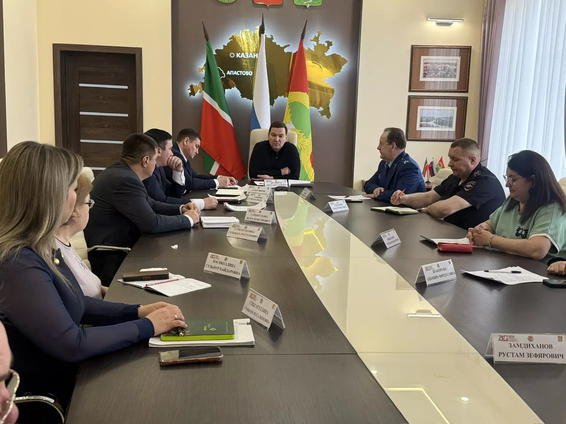 Апаста закон таләп иткәнчә эшләү бурычы куела