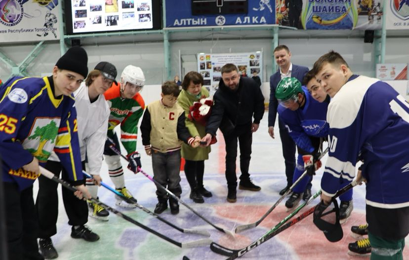Апас бозында Арамис Зәйниев истәлегенә районара хоккей турниры уза