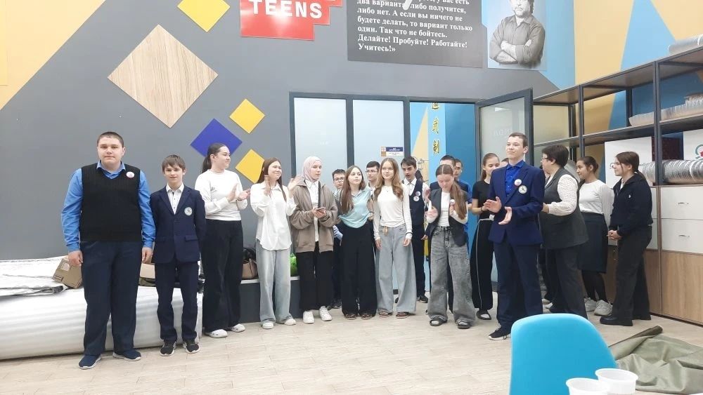 Апас урта мәктәбе укучылары волонтер апаларын ял иттерделәр