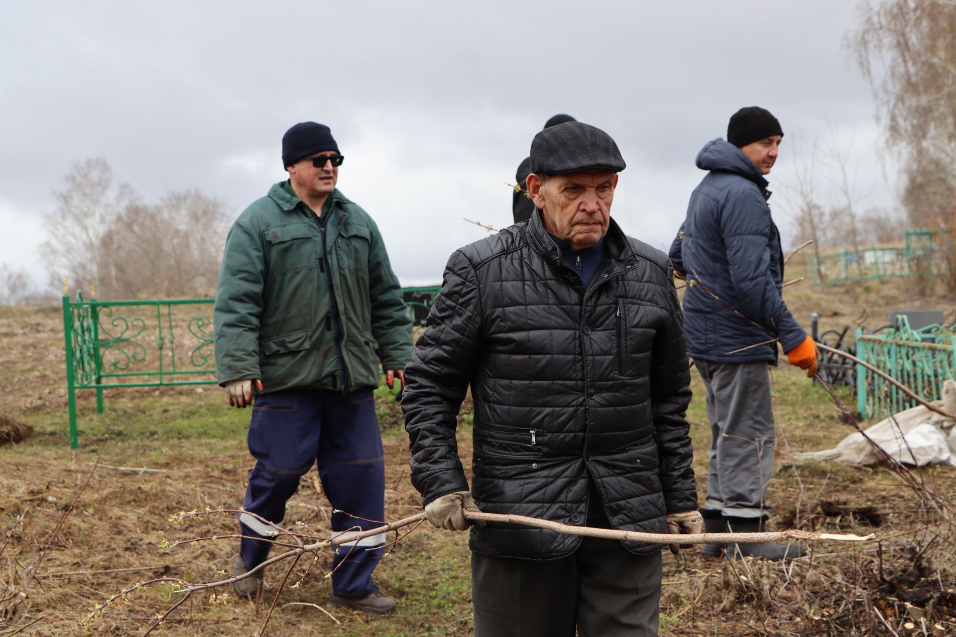 Апаста зур өмә узды