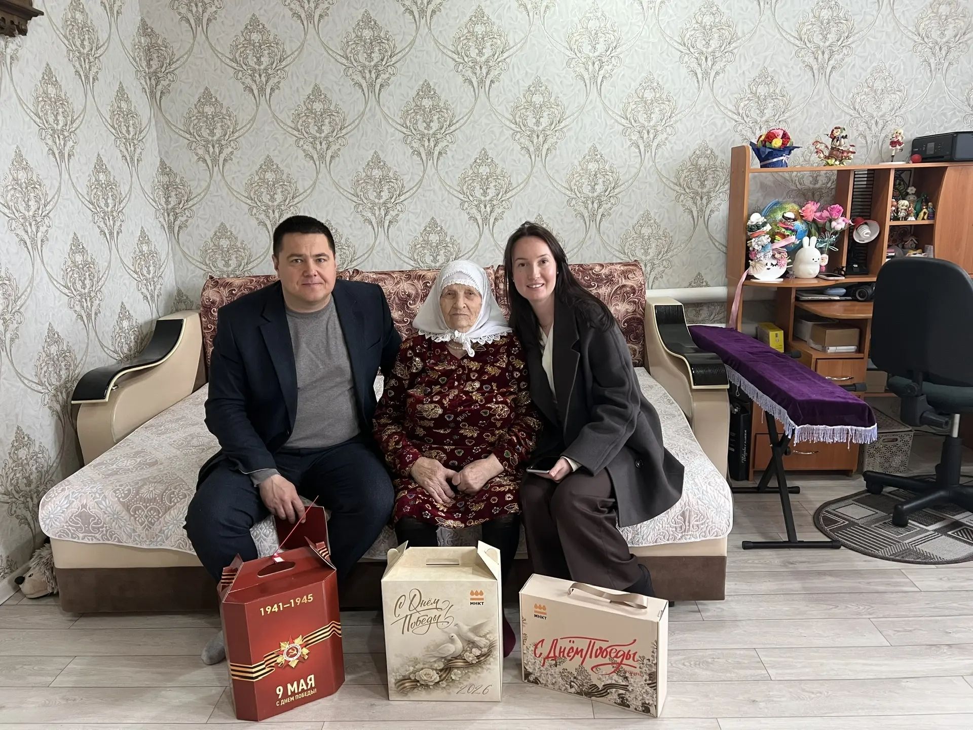 Апаста Ленинград камалышы шаһиты Галия апа Гыйззәтуллина бәйрәм котлаулары кабул итте