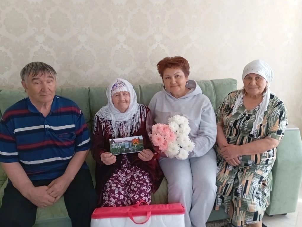 Апаста яшәүче Сәкинә апа Гайнетдинова 95 яшьлек гомер бәйрәмен каршылады