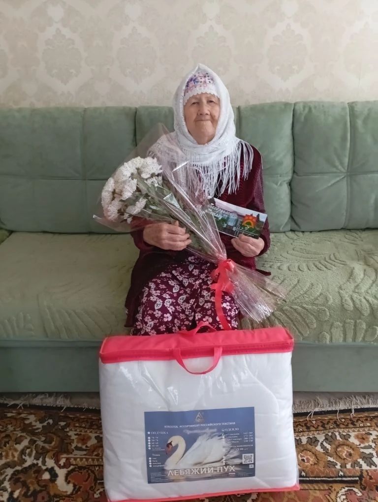 Апаста яшәүче Сәкинә апа Гайнетдинова 95 яшьлек гомер бәйрәмен каршылады