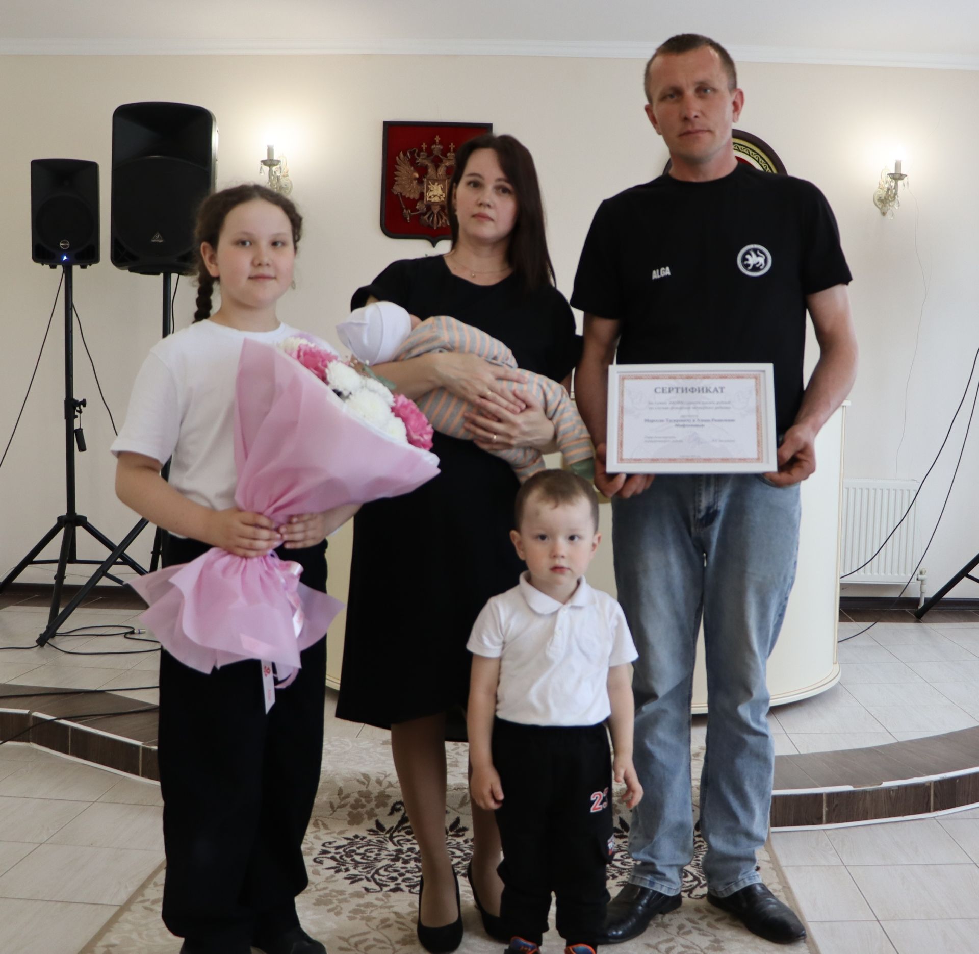 Апаста дүртенче һәм аннан да соң баласы туган гаиләләргә 200 мең сумлык акчалата сертификат тапшырыла
