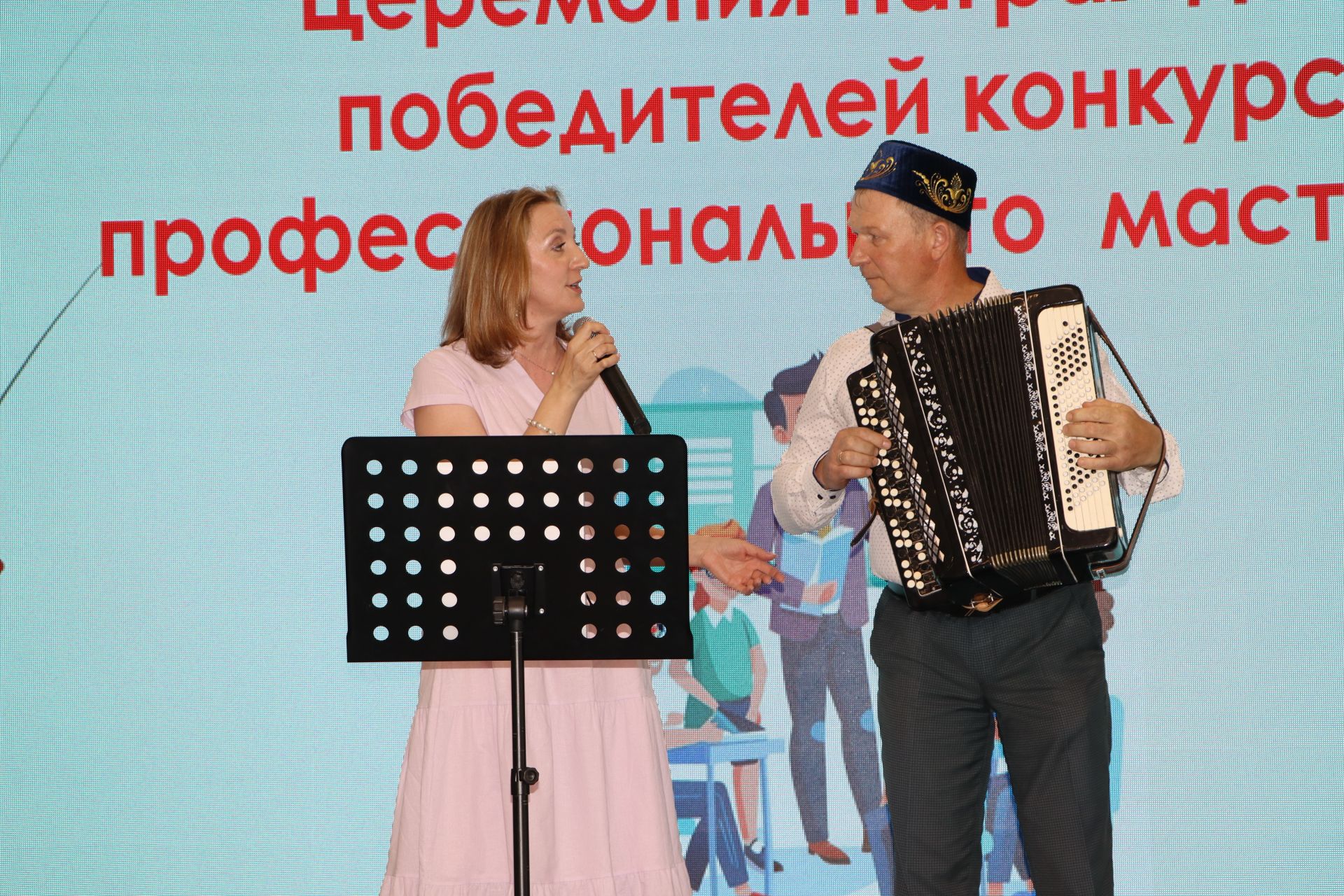 Районда һөнәри осталык бәйгеләрендә җиңү яулаган укытучылар һәм тәрбиячеләр бүләкләнде