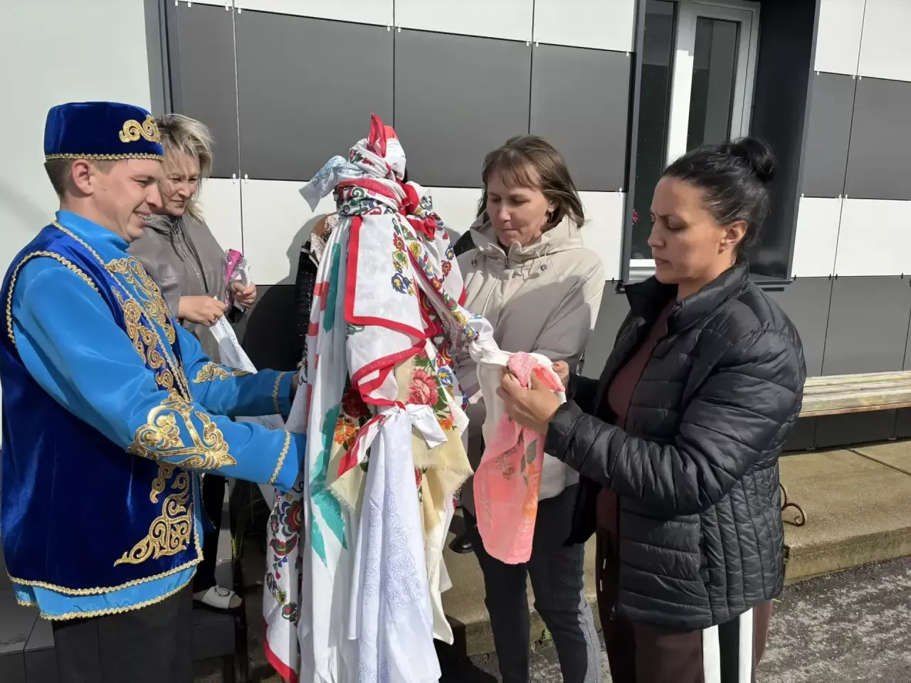 Апаста Сабан туена сөлге җыйдылар