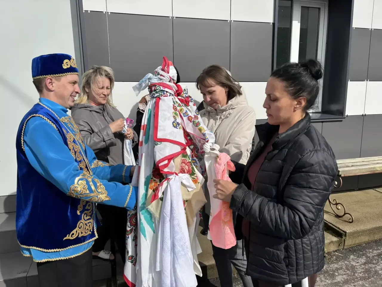 Апаста Сабан туена сөлге җыйдылар