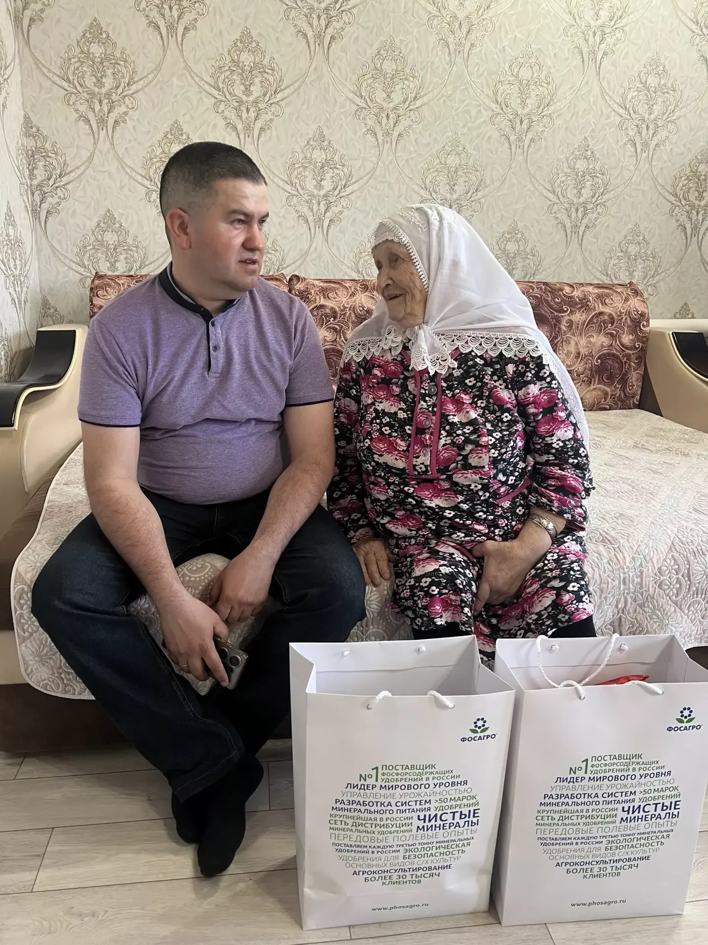 “ФосАгроВолга” оешмасы Ленинград блокадасы шаһиты  Галия апа Гыйззәтуллинаны Бөек Җиңү көне белән тәбрик итте