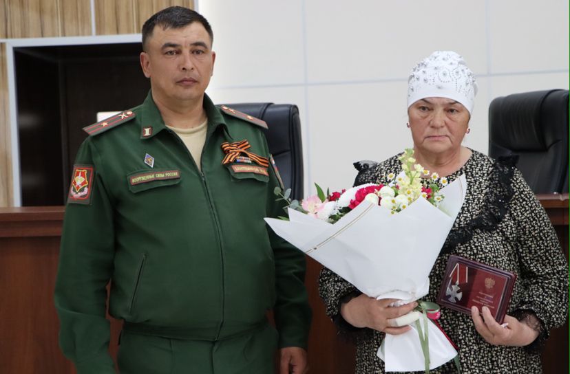 Апаста махсус хәрби операциядә катнашучылар һәм аларның якыннары орден-медальләр алды
